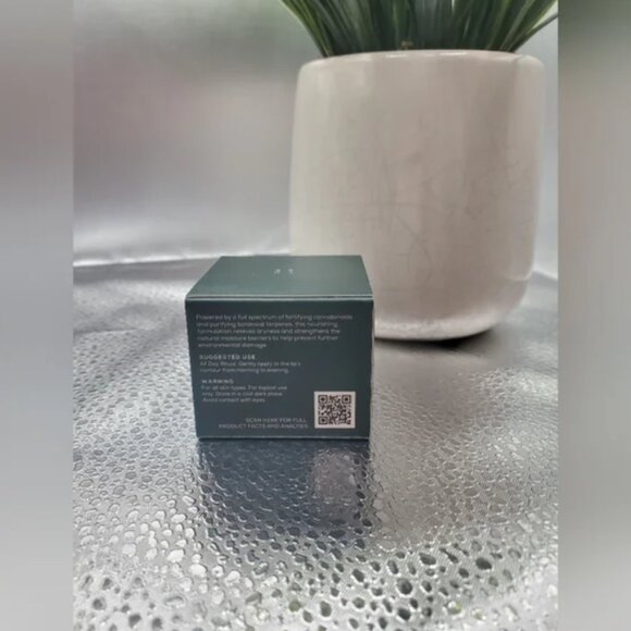 2/$25 - Cannuka Luxe Manuka Honey - Lip Balm AS SEEN IN ALLURE MAGAZINE - RT$35 - Picture 2 of 3